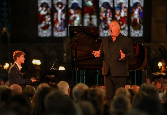 Sir Bryn Terfel Singing
